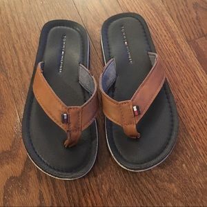 tommy hilfiger flip flops kids